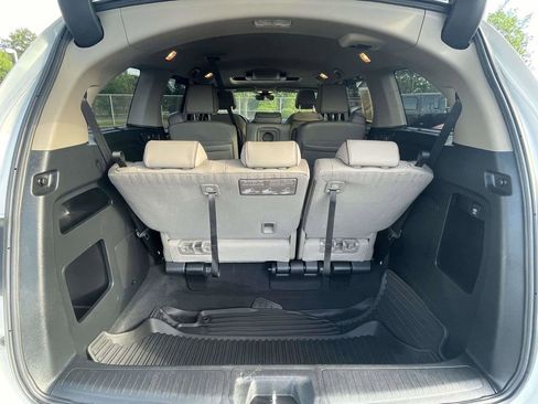 Used 2024 Honda Odyssey Elite image 11