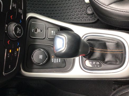Used 2020 Jeep Compass Latitude w/ Cold Weather Group AWD/4WD image 15