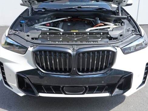 Used 2024 BMW X5 xDrive50e w/ M Sport Package AWD/4WD image 8