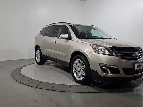 Used 2015 Chevrolet Traverse LT w/ Style and Technology Package FWD image 8