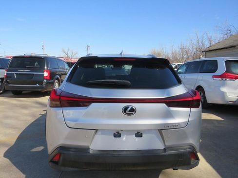 Used 2019 Lexus UX 200 FWD image 18