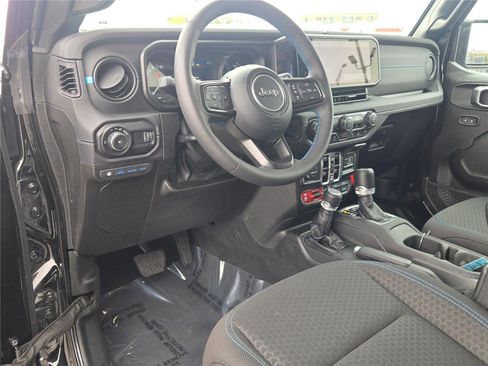 Certified 2025 Jeep Wrangler Unlimited Rubicon 4xe w/ Safety Group AWD/4WD image 23