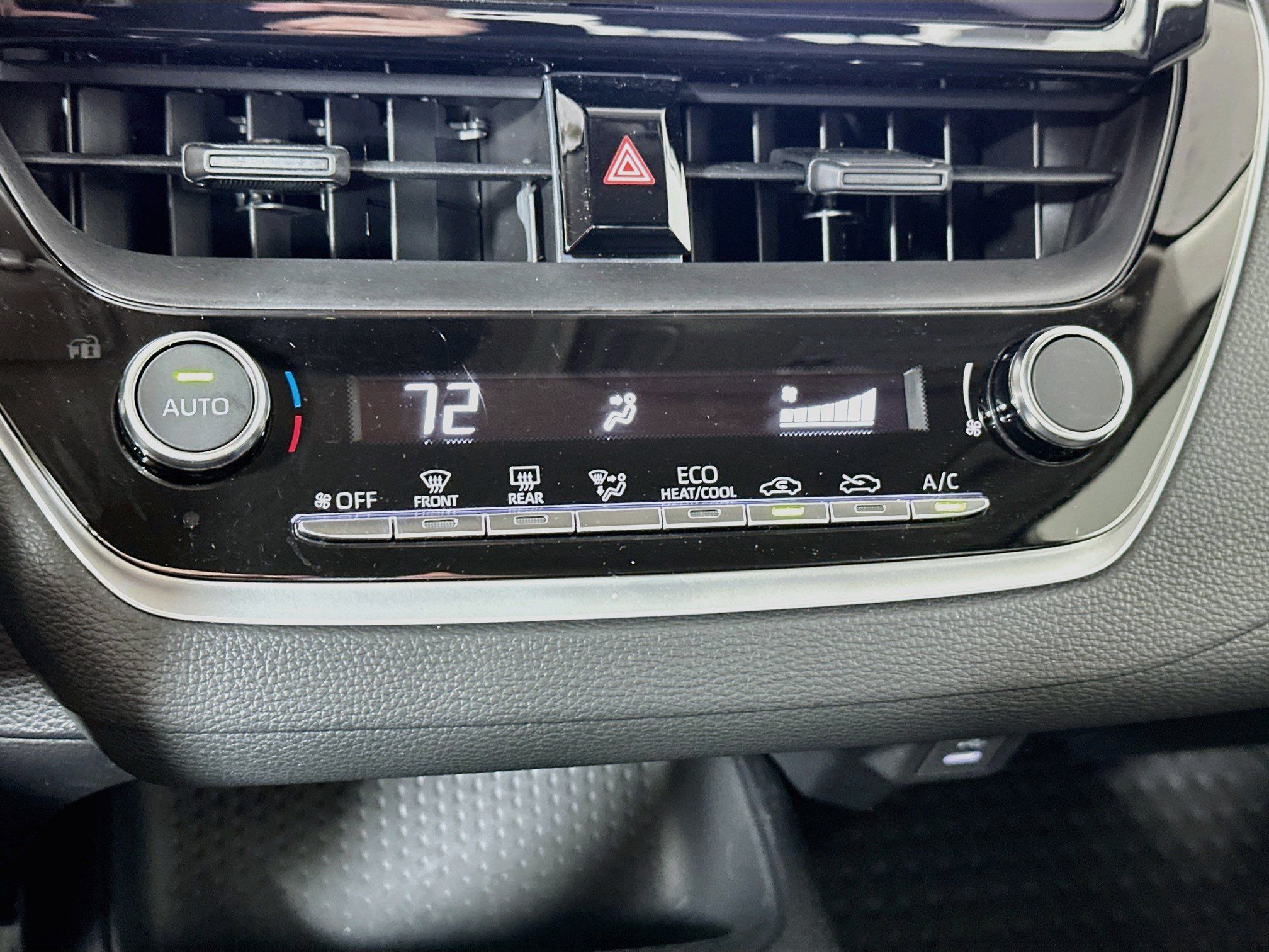 Used 2025 Toyota Corolla LE FWD image 15