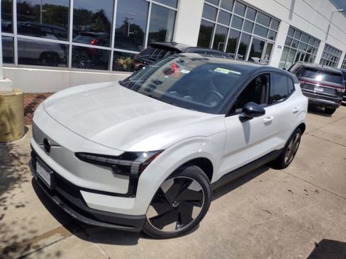 New 2025 Volvo EX30 Plus image 2