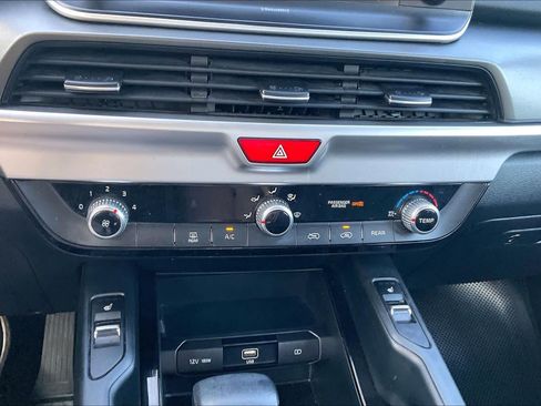 Used 2020 Kia Telluride S FWD image 32
