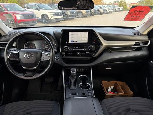 Used 2023 Toyota Highlander LE image 27