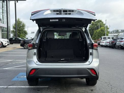 Used 2023 Toyota Highlander XLE AWD/4WD image 15