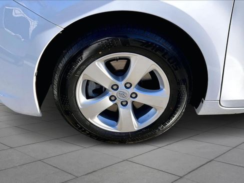 Used 2015 Toyota Sienna LE image 10