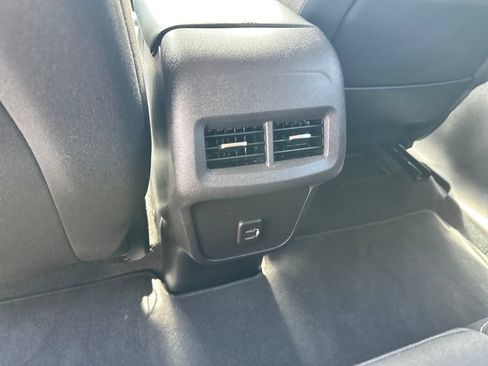 Used 2024 GMC Terrain SLE FWD image 29