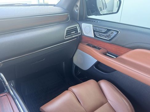 Used 2020 Lincoln Navigator Reserve w/ Luxury Package image 23