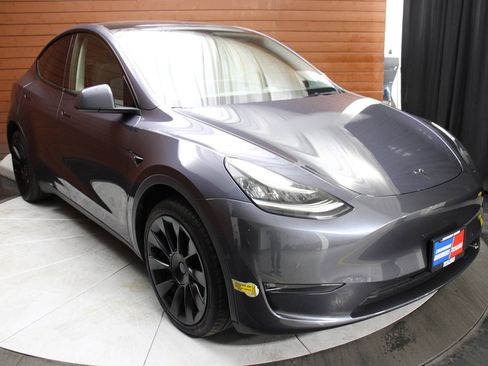 Used 2022 Tesla Model Y Long Range image 19