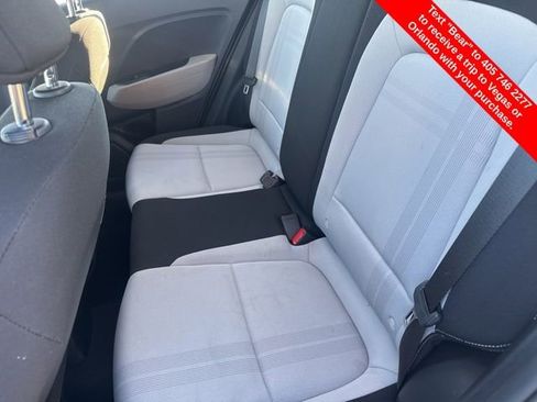 Used 2025 Hyundai Venue SEL image 13