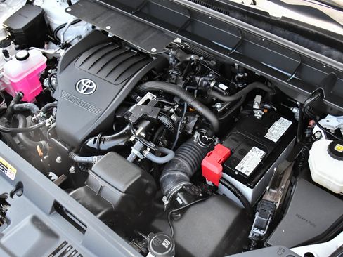 Used 2024 Toyota Highlander LE AWD/4WD image 50