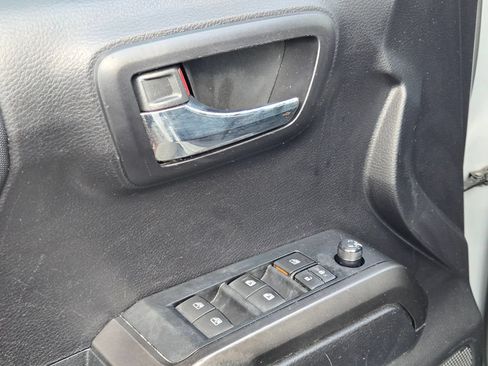 Used 2021 Toyota Tacoma TRD Sport RWD image 21