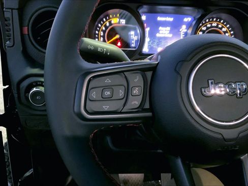 Used 2024 Jeep Wrangler Unlimited Rubicon image 23