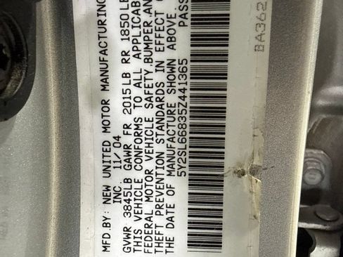 Used 2005 Pontiac Vibe w/ Power Group Value Package FWD image 24
