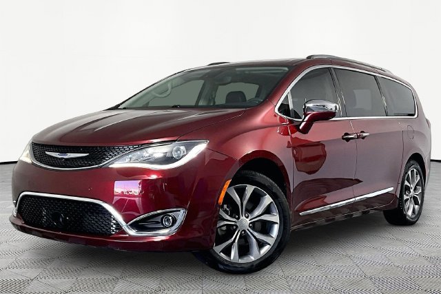 Used 2019 Chrysler Pacifica Limited w/ Tire & Wheel Group FWD image 3