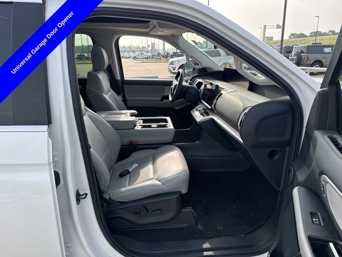 Used 2025 Ford Expedition Active RWD image 17