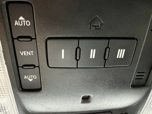 Used 2022 Jeep Grand Cherokee Laredo X image 45