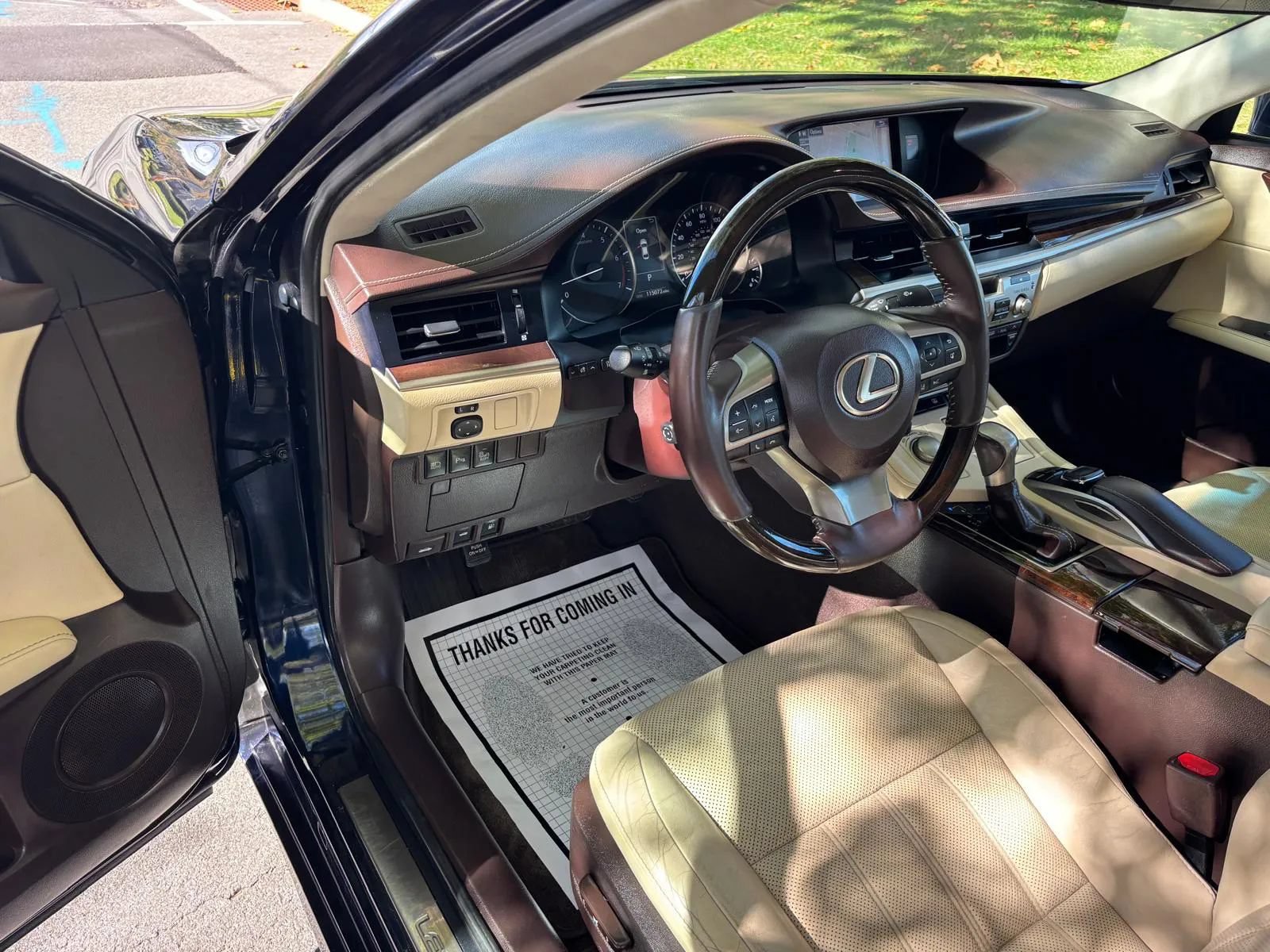 Used 2016 Lexus ES 350 w/ Luxury Package w/Wood Trim FWD image 10