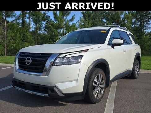 Used 2023 Nissan Pathfinder SL AWD/4WD image 1