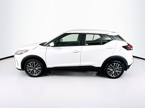 Used 2023 Nissan Kicks SV FWD image 4
