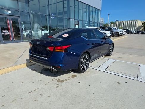 Used 2021 Nissan Altima 2.5 SR w/ SR Premium Package image 4