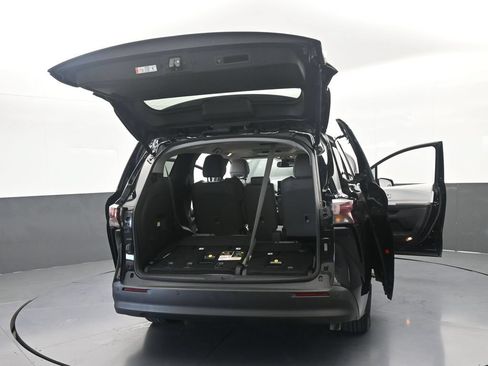 Used 2025 Toyota Sienna XLE w/ XLE Plus Package FWD image 78