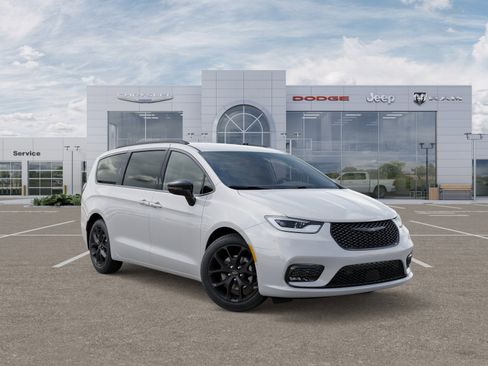 New 2026 Chrysler Pacifica Select image 6