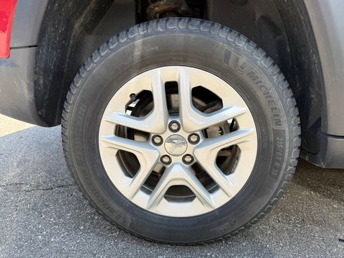 Used 2017 Jeep Compass Sport AWD/4WD image 9