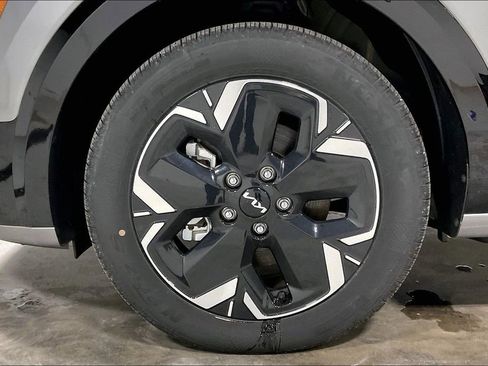 Used 2024 Kia Niro Wind w/ Wind Preserve Package FWD image 10