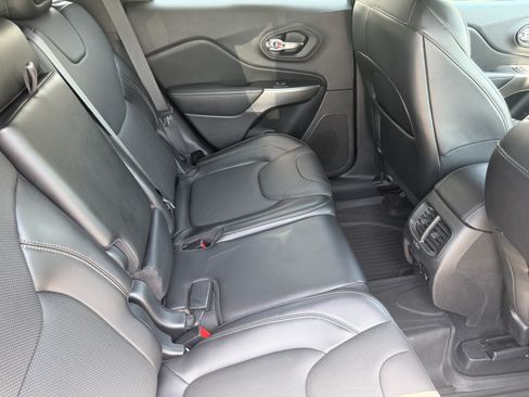 Used 2020 Jeep Cherokee High Altitude AWD/4WD image 12