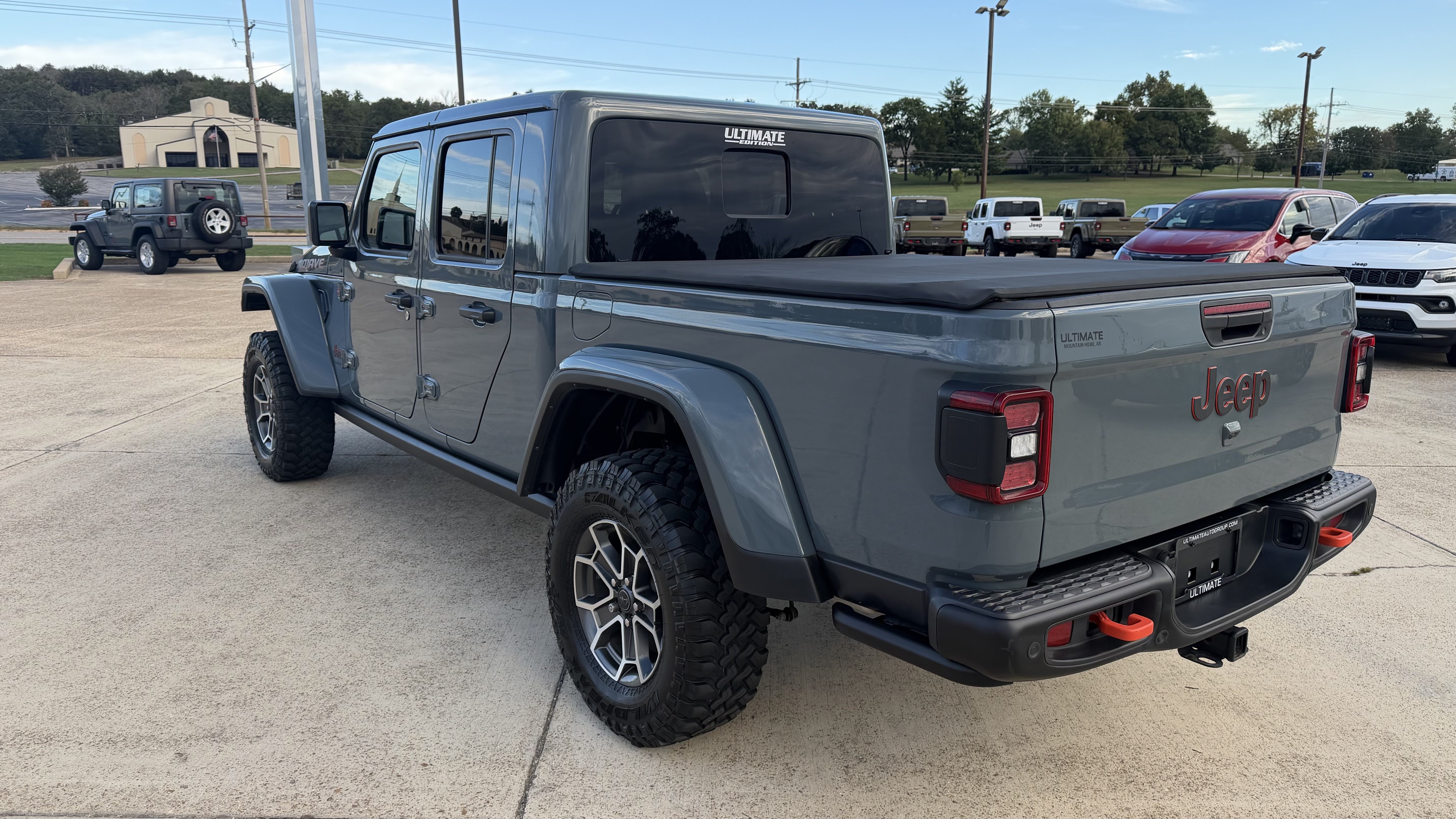 Used 2024 Jeep Gladiator Mojave AWD/4WD image 6