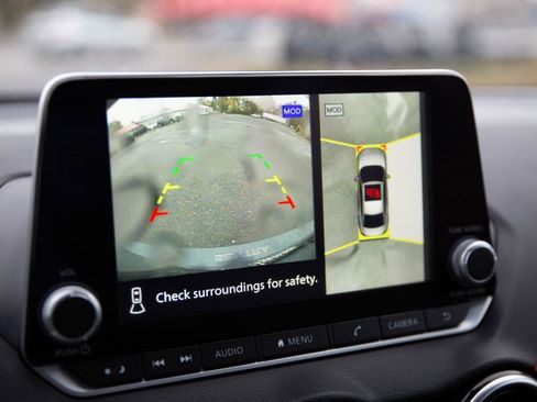 Used 2024 Nissan Sentra SR w/ SR Premium Package image 17