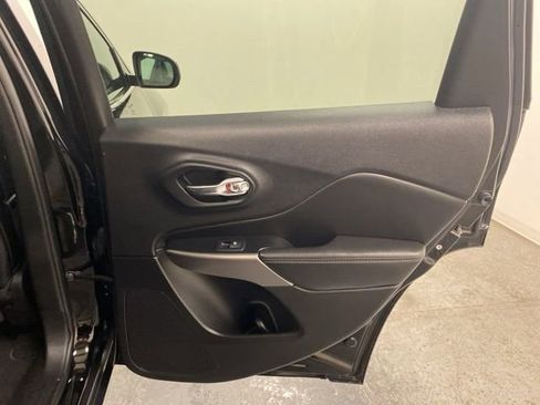 Used 2022 Jeep Cherokee Limited image 30