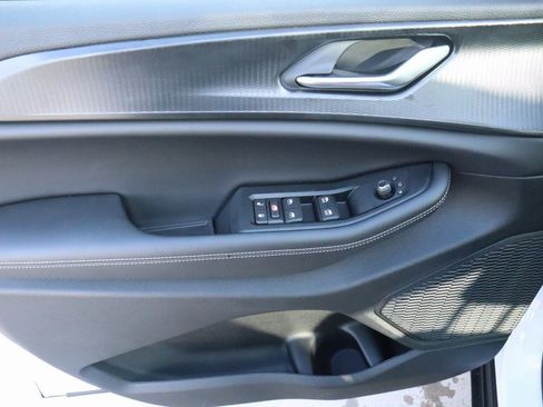 New 2025 Jeep Grand Cherokee Altitude image 16