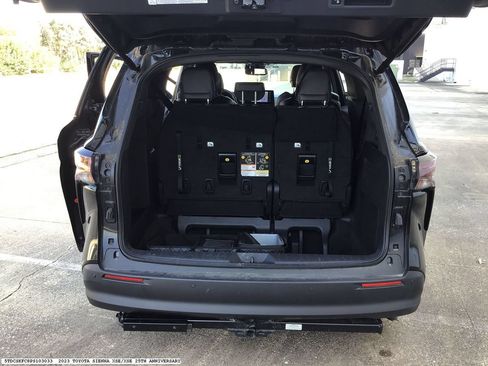Used 2023 Toyota Sienna XLE Woodland Edition AWD/4WD image 12