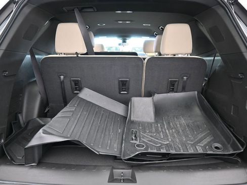 Used 2023 Chevrolet Traverse LS FWD image 33