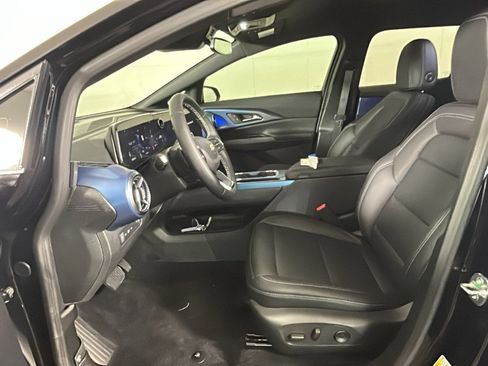 Used 2025 Chevrolet Equinox EV LT FWD image 13