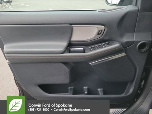 Used 2025 Ford Expedition Active image 27