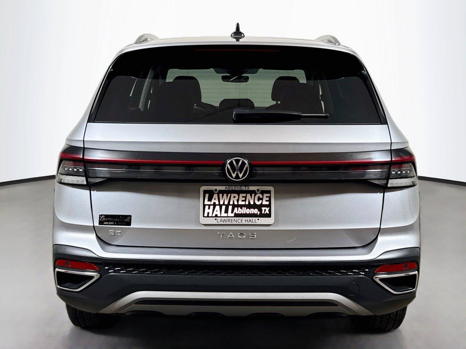 Used 2025 Volkswagen Taos SE FWD image 5