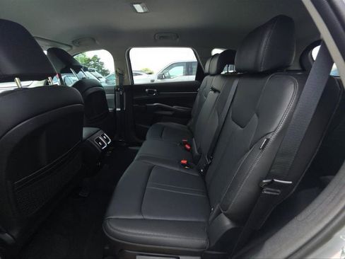 Used 2026 Kia Sorento S FWD image 7