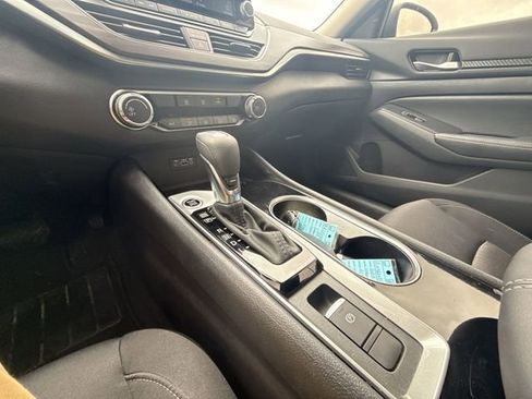 Used 2024 Nissan Altima 2.5 SV image 19