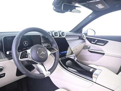 Used 2026 Mercedes-Benz GLC 300 4MATIC image 28