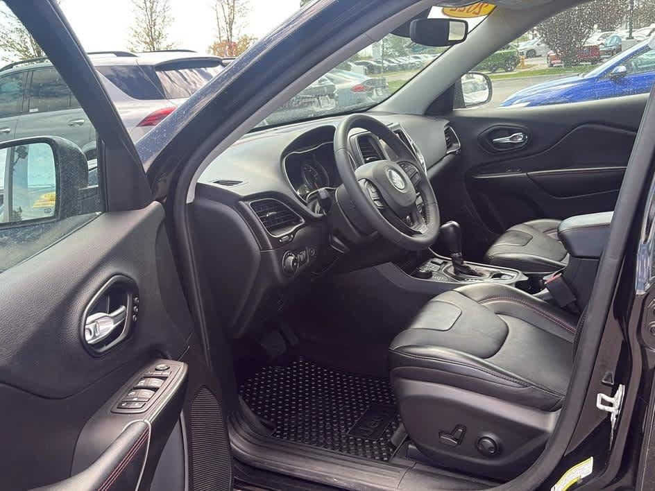 Used 2022 Jeep Cherokee Trailhawk w/ Premium Leather Package AWD/4WD image 11