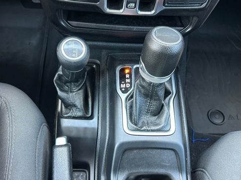 Used 2023 Jeep Gladiator Willys image 25