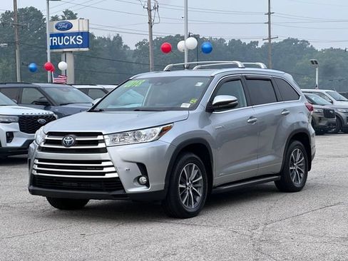 Used 2018 Toyota Highlander XLE AWD/4WD image 3