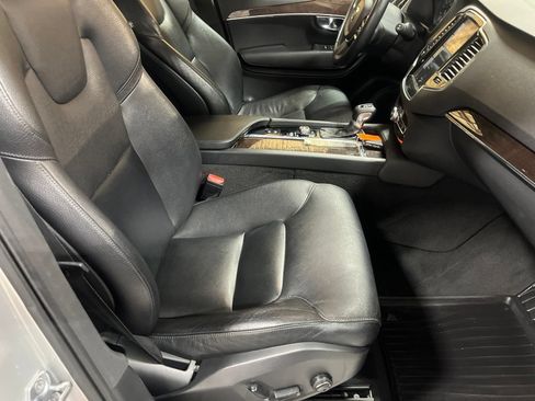 Used 2016 Volvo XC90 T6 Momentum w/ Momentum Plus Package AWD/4WD image 10