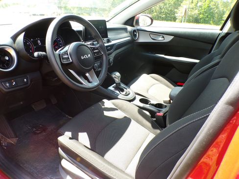 Used 2023 Kia Forte LXS w/ LXS Technology Package image 30