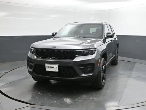 New 2025 Jeep Grand Cherokee Altitude image 30